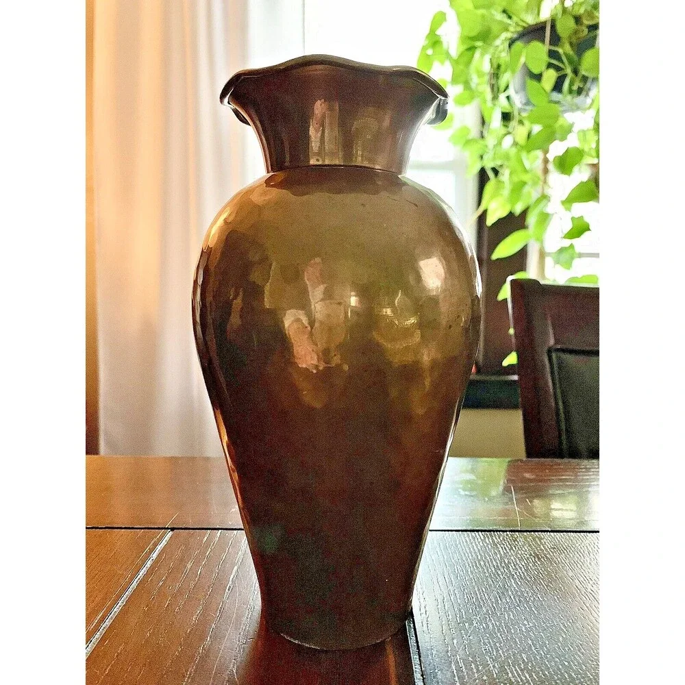 VINTAGE SOLID BRASS HAMMERED VASE 8.5